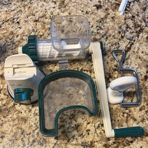 Green and White Manual Wheat Grass Juicer